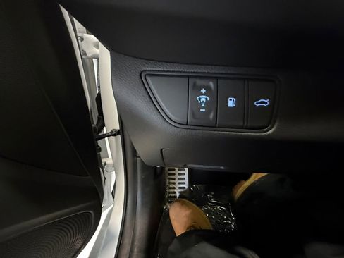 Used 2025 Genesis G70 3.3T Advanced image 19