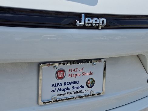 Used 2023 Jeep Grand Cherokee Limited AWD/4WD image 16