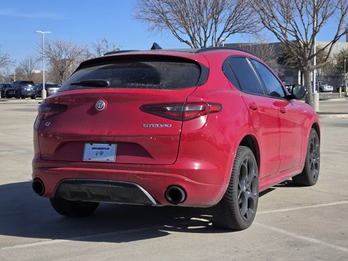 Used 2022 Alfa Romeo Stelvio Veloce image 3