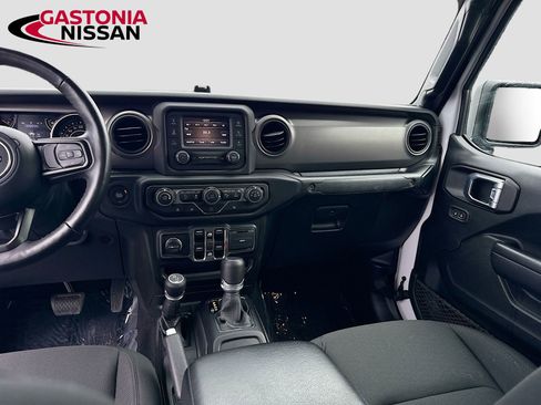 Used 2021 Jeep Gladiator Willys image 31
