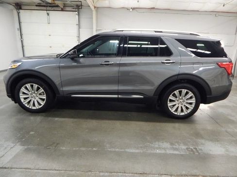 Used 2022 Ford Explorer Limited w/ Hybrid Equipment Group 310A RWD image 2