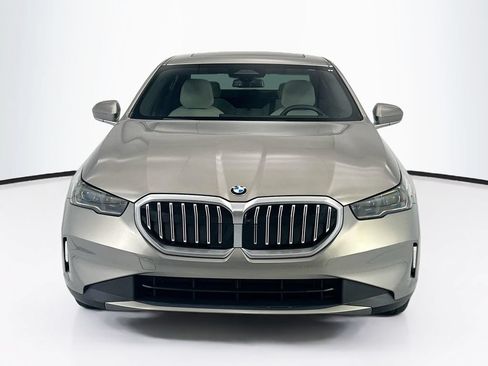 Used 2025 BMW 530i w/ Premium Package RWD image 10