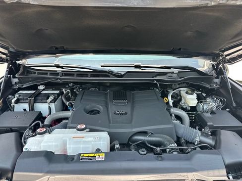 Used 2025 Toyota Tundra Limited AWD/4WD image 28