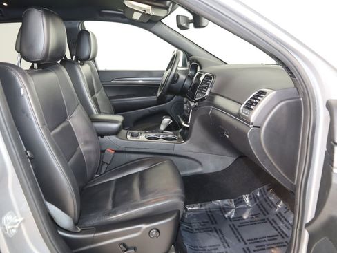 Used 2019 Jeep Grand Cherokee Limited image 12