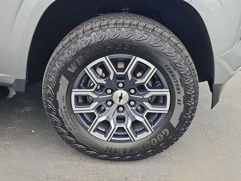 Used 2026 Chevrolet Colorado Z71 w/ Technology Package AWD/4WD image 30