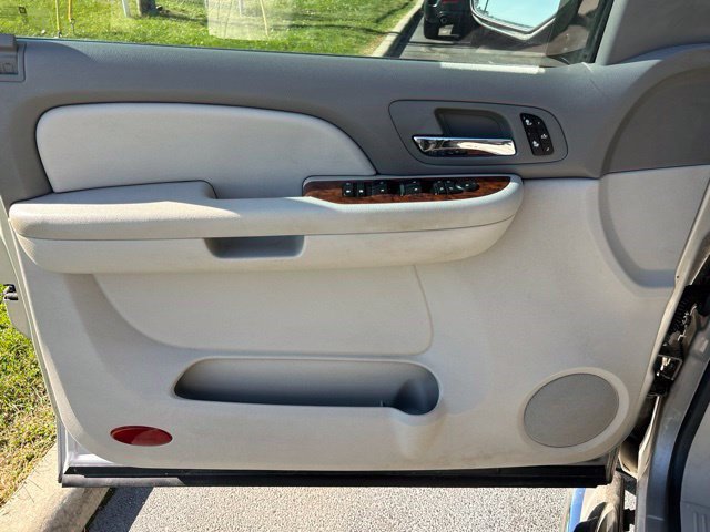 Used 2008 Chevrolet Silverado 1500 LTZ w/ Sun And Navigation Package RWD image 9