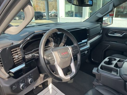 Used 2025 GMC Sierra 1500 SLT image 44