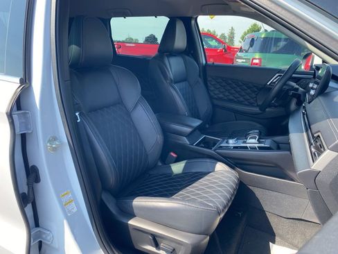 Used 2023 Mitsubishi Outlander SEL image 35