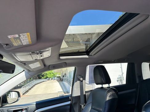 Used 2017 Toyota Highlander XLE AWD/4WD image 28