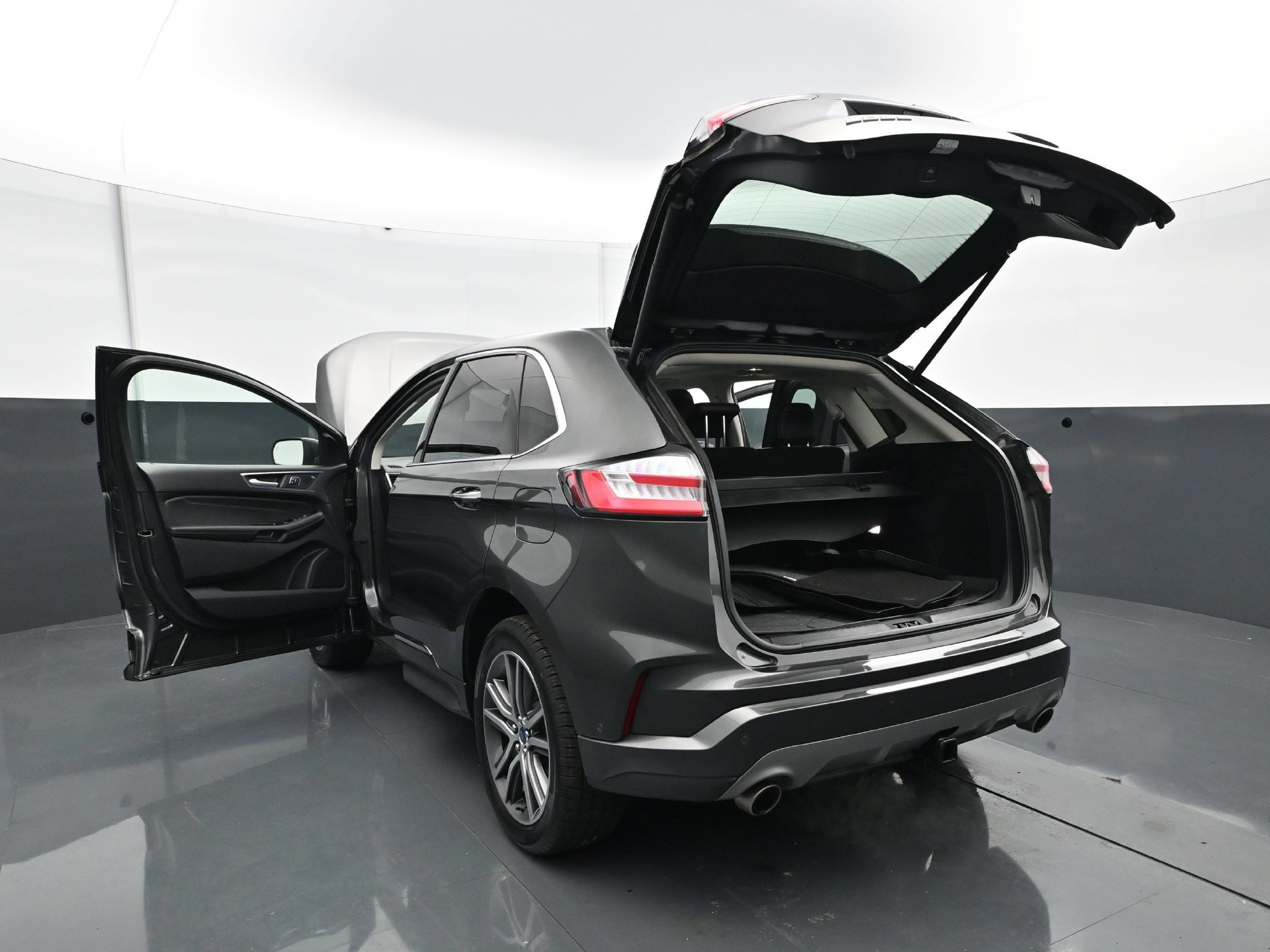 Used 2019 Ford Edge Titanium w/ Equipment Group 301A AWD/4WD image 31
