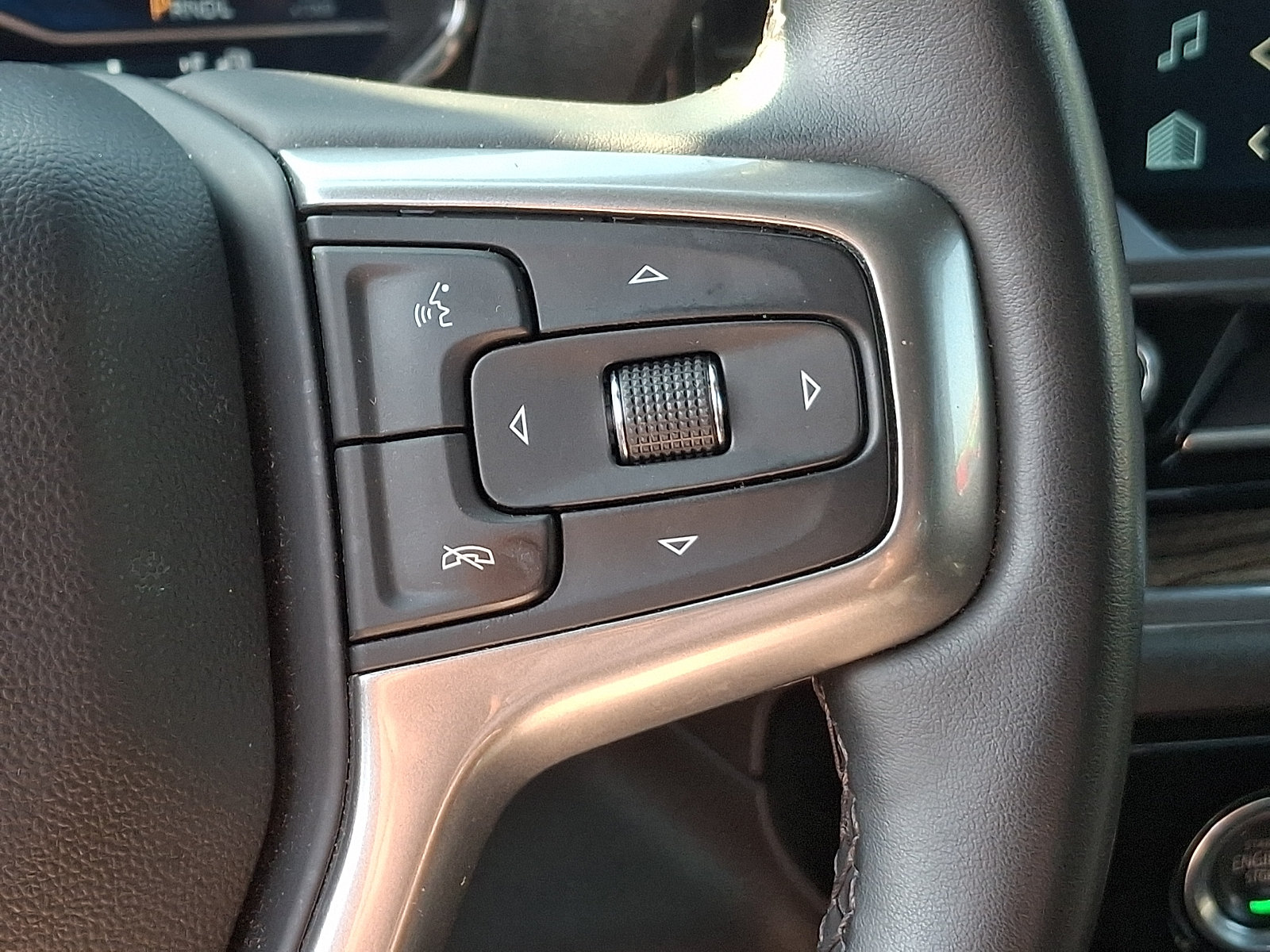 Used 2023 Chevrolet Silverado 1500 LT AWD/4WD image 23