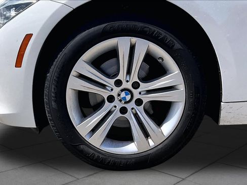 Used 2017 BMW 330i Sedan RWD image 9