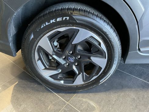 Used 2024 Subaru Crosstrek 2.5i Limited w/ Crosstrek Mirror Package image 8