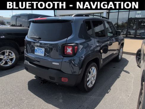 Used 2022 Jeep Renegade Latitude AWD/4WD image 4