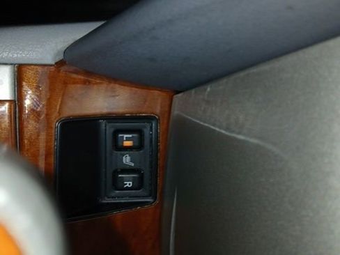 Used 2011 Toyota Camry LE image 14