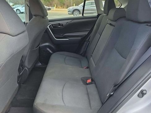 Used 2022 Toyota RAV4 LE image 12