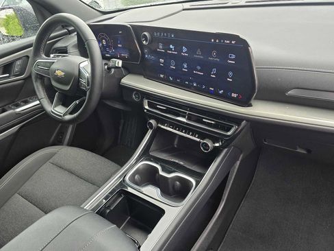 Used 2024 Chevrolet Traverse LT image 10