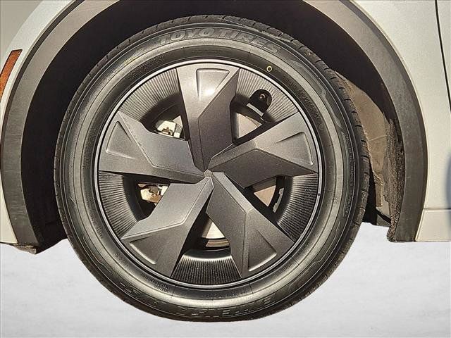 Used 2025 Toyota Prius LE FWD image 29