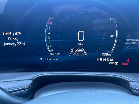 Used 2025 Cadillac XT4 Premium Luxury image 7