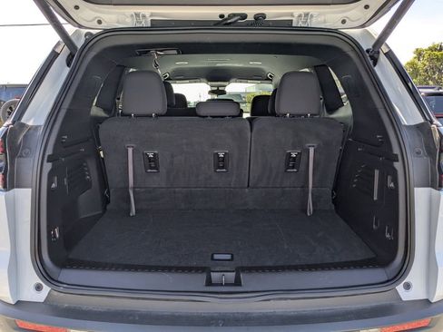 Used 2025 GMC Acadia Elevation image 13