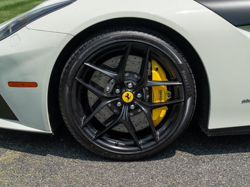 Used 2017 Ferrari F12 Berlinetta RWD image 9