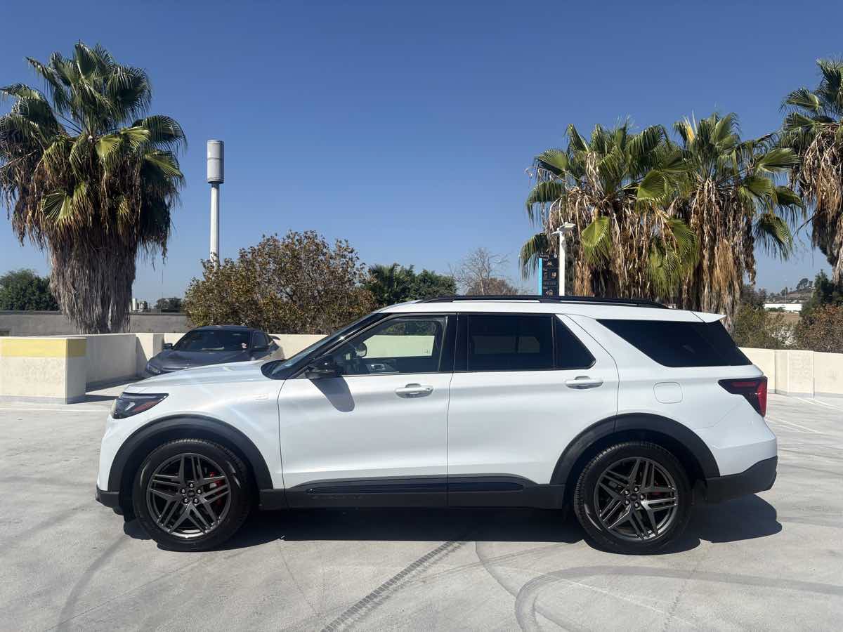 Used 2026 Ford Explorer ST-Line w/ ST-Line Street Pack RWD image 11