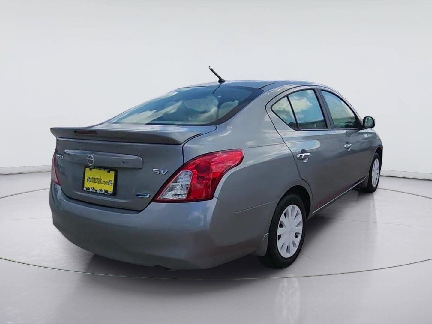 Used 2014 Nissan Versa SV FWD image 25