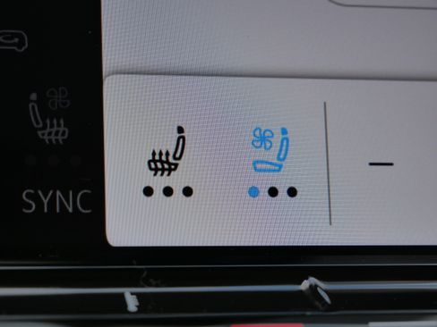 Certified 2025 Volkswagen Atlas SEL image 30