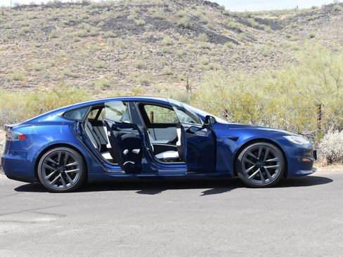 Used 2022 Tesla Model S Plaid AWD/4WD image 11