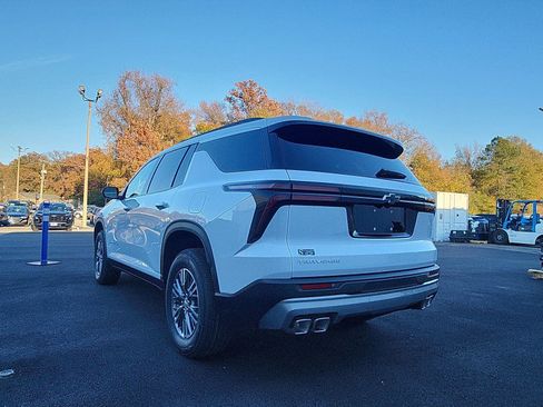 New 2026 Chevrolet Traverse LT w/ LPO, Floor Liner Package image 3