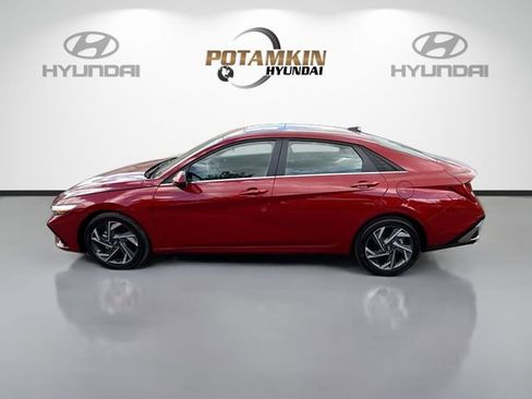 Certified 2025 Hyundai Elantra SEL image 8