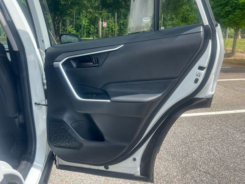 Used 2020 Toyota RAV4 LE FWD image 16