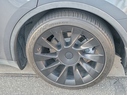 Used 2021 Tesla Model Y 2WD image 4