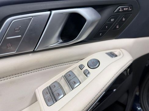 Used 2021 BMW X7 xDrive40i w/ M Sport Package image 11
