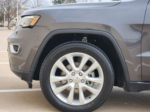 Used 2017 Jeep Grand Cherokee Limited w/ Luxury Group II image 8