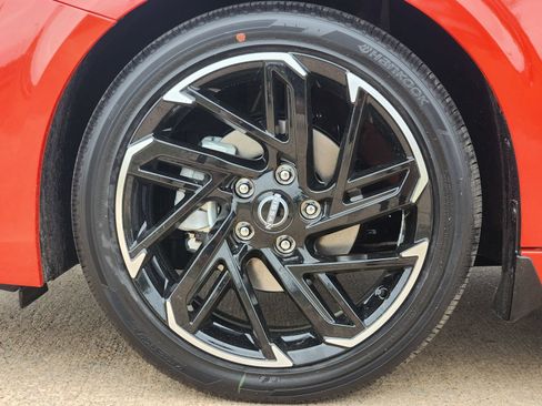 New 2026 Nissan Sentra SR w/ SR Premium Package FWD image 10