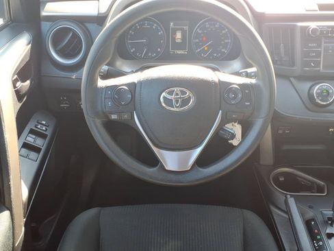 Used 2017 Toyota RAV4 LE FWD image 5