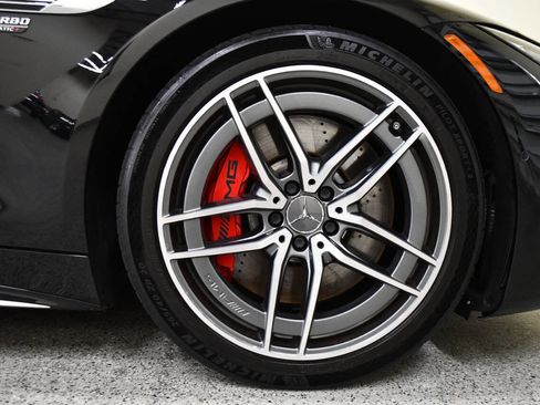 Used 2022 Mercedes-Benz SL 55 AMG 4MATIC w/ Driver Assistance Package image 39
