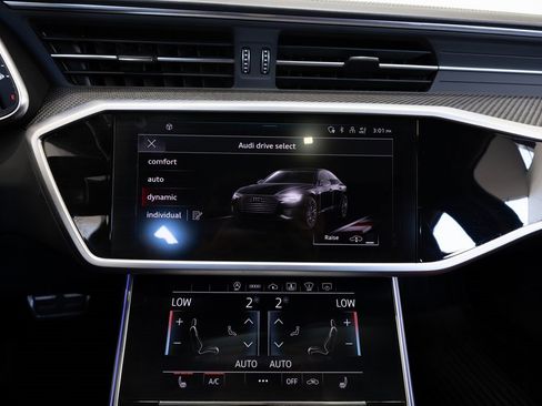 Used 2022 Audi S6 Prestige w/ Prestige Package image 36