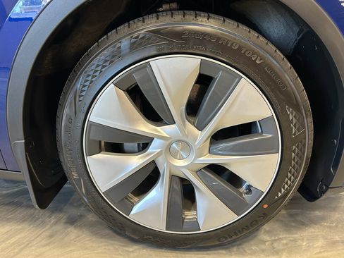 Used 2021 Tesla Model Y Long Range AWD/4WD image 23