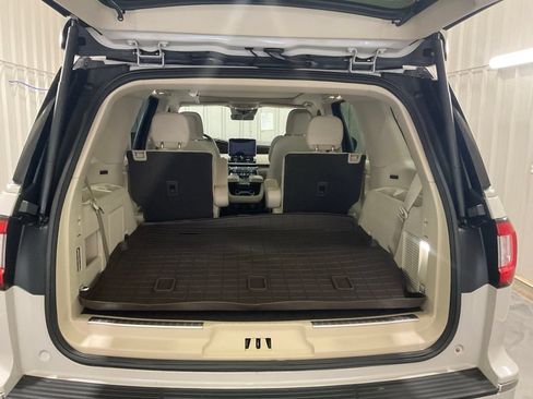 Used 2021 Lincoln Navigator Reserve w/ Luxury Package AWD/4WD image 26