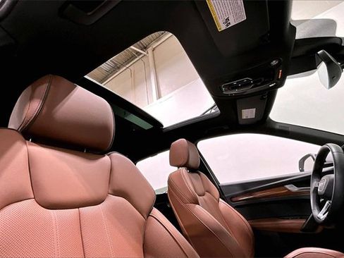 Used 2023 Audi Q5 e Prestige w/ Prestige Package image 16