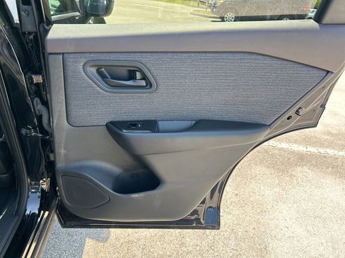 Used 2023 Nissan Rogue S image 38