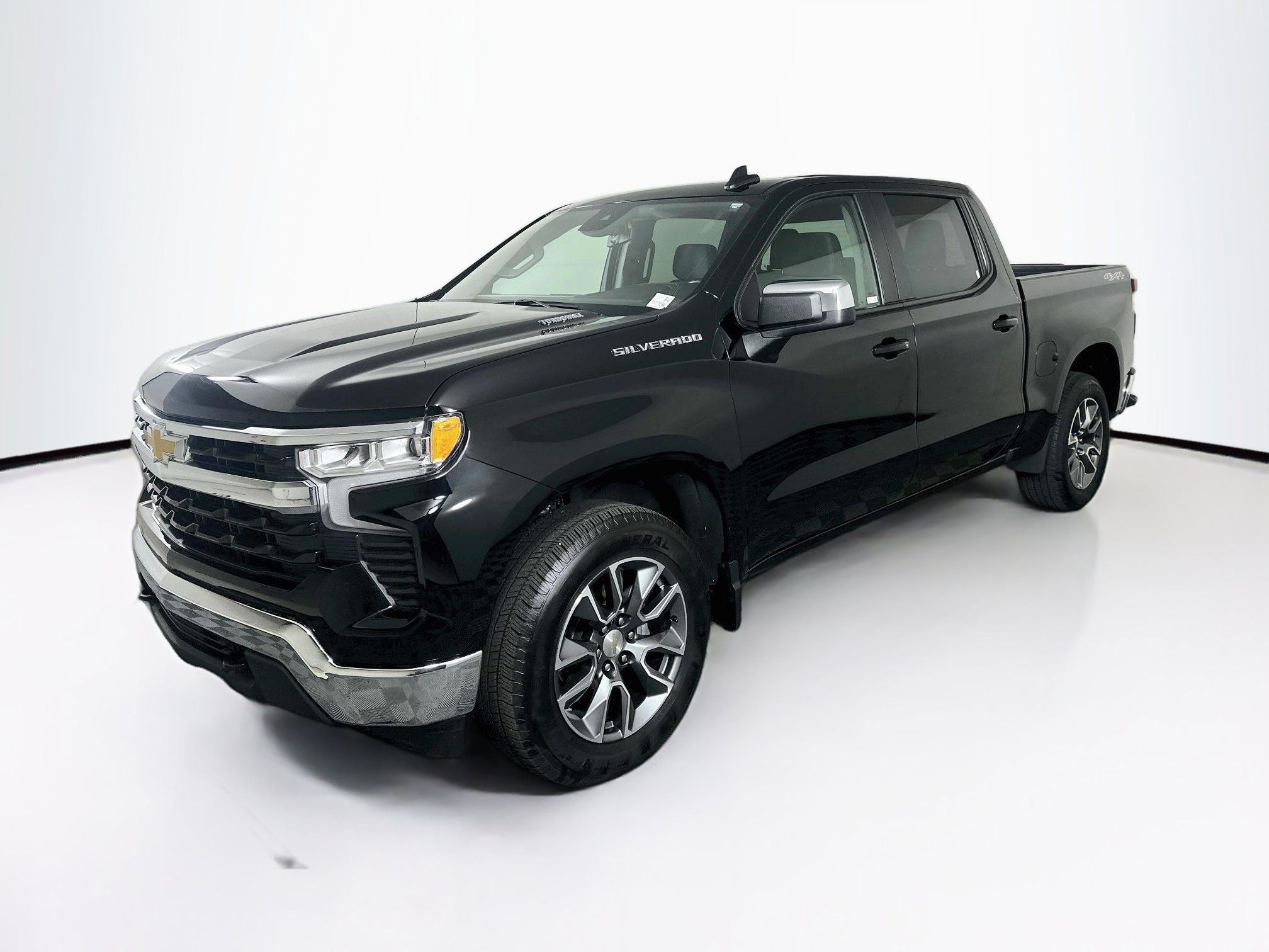 Used 2024 Chevrolet Silverado 1500 LT AWD/4WD image 3