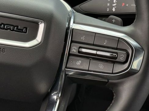 Used 2025 GMC Yukon XL Denali AWD/4WD image 16