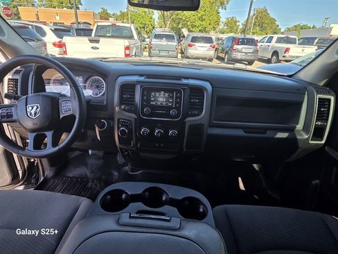 Used 2016 RAM 1500 Express RWD image 26