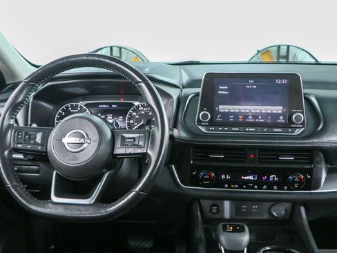 Used 2024 Nissan Rogue SV w/ SV Premium Package FWD image 17