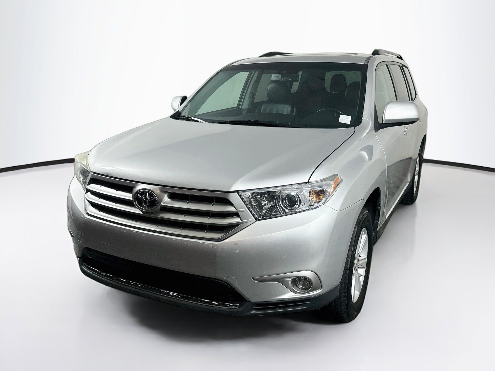 Used 2012 Toyota Highlander SE w/ Tow Pkg FWD image 3