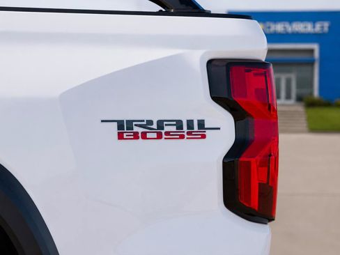New 2025 Chevrolet Colorado Trail Boss w/ Midnight Edition AWD/4WD image 8