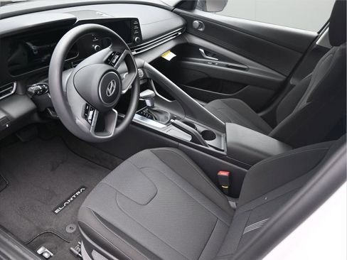 New 2026 Hyundai Elantra SE FWD image 9